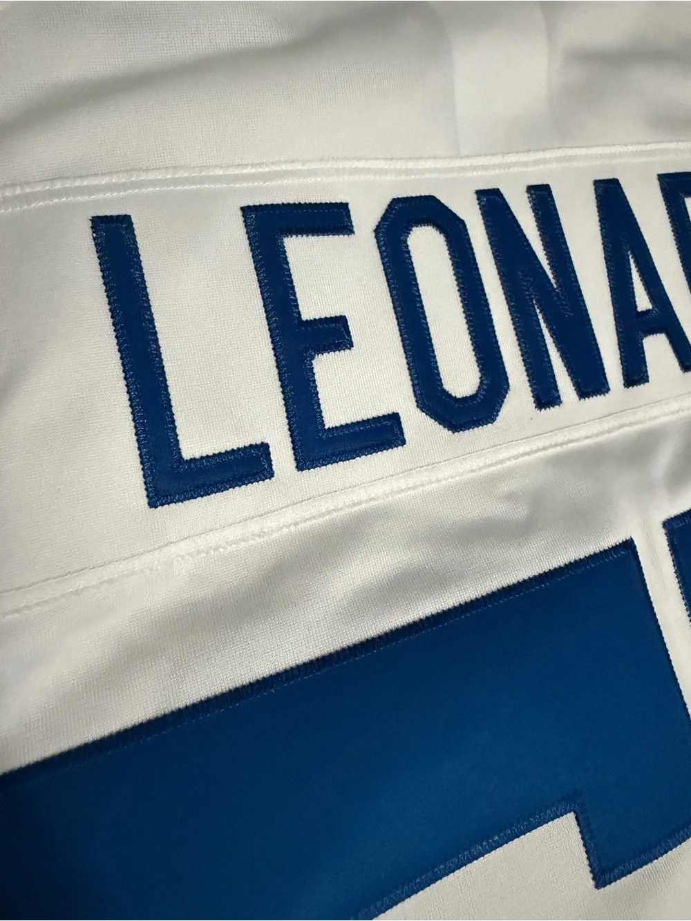 Indianapolis Colts men’s L Darius Leonard white jersey NWT